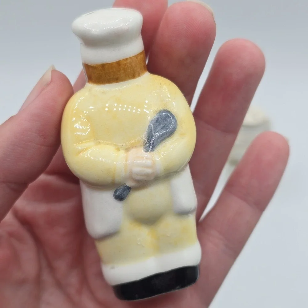 Vintage Chef Cook & Stove Salt Pepper Shaker Set Kitchen Novelty Ceramic